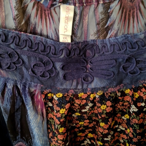 😍Peacock print shear blouse😍 - Picture 3 of 3